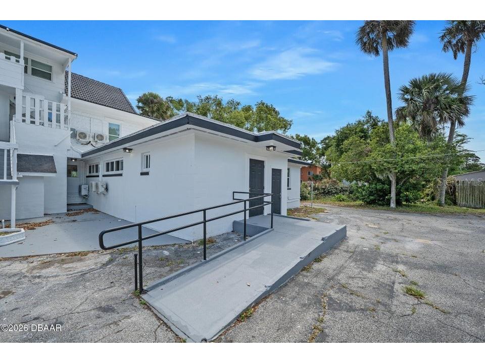 934 S Ridgewood Avenue Daytona Beach FL 32114 V4948811 image68