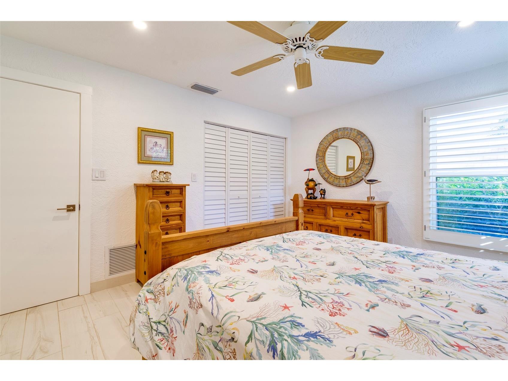 935 42nd Avenue N Saint Petersburg FL 33703 TB8454660 image35