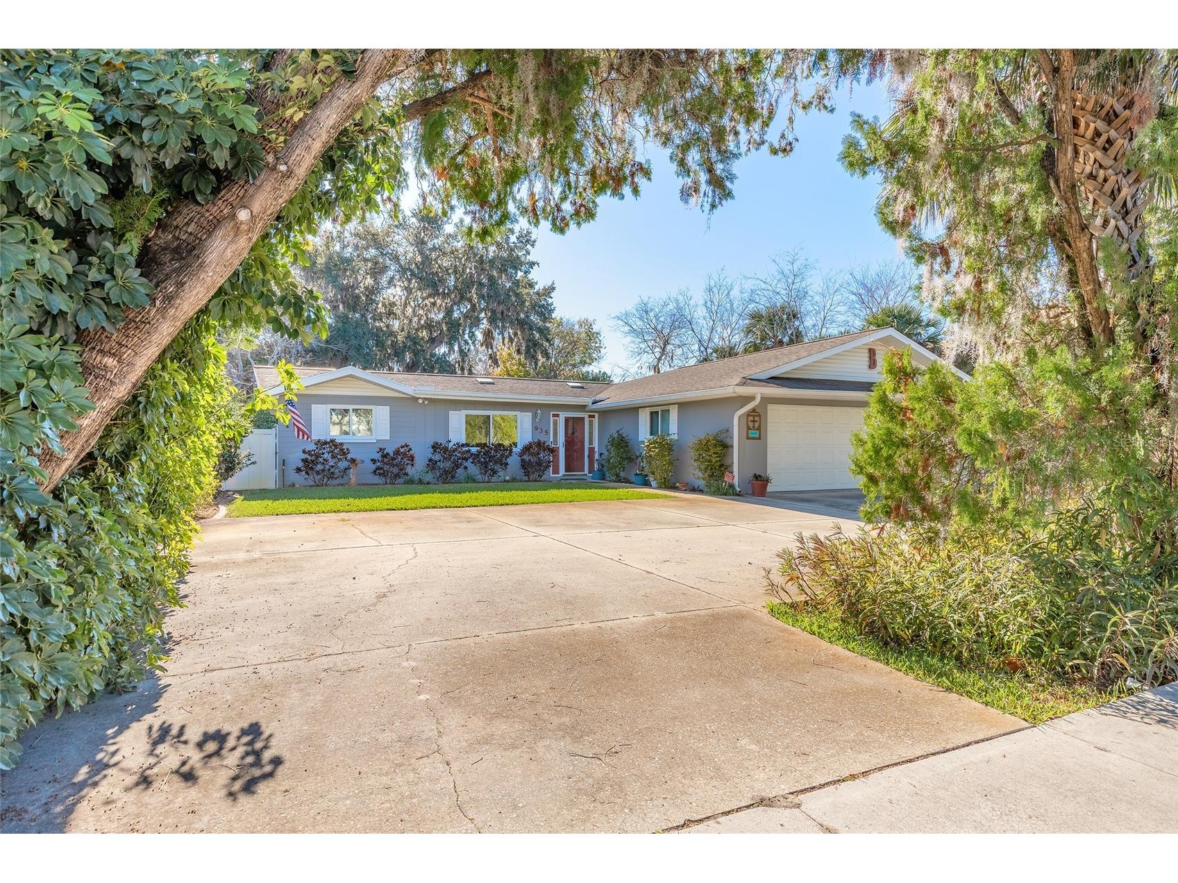 935 Big Tree Road South Daytona FL 32119 V4946491 image1