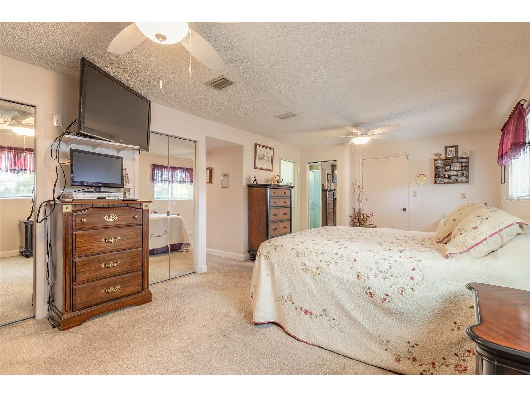 935 Big Tree Road South Daytona FL 32119 V4946491 image21