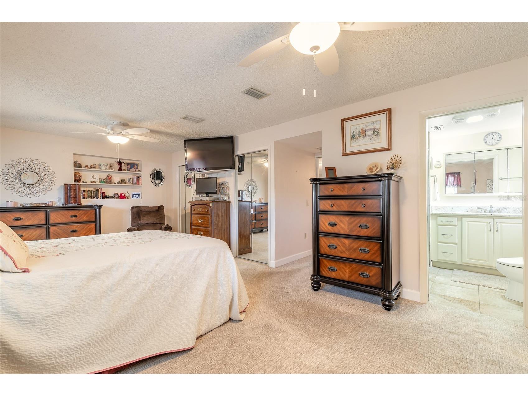 935 Big Tree Road South Daytona FL 32119 V4946491 image3