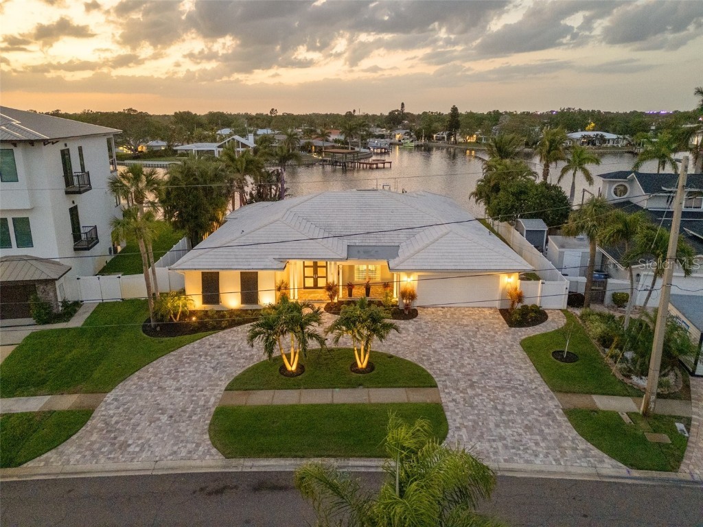 935 Eden Isle Drive NE Saint Petersburg FL 33704 - SMACKS BAYOU TB8371186 image2