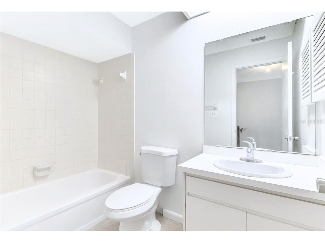 935 Sunridge Way #B4 Sarasota FL 34234 A4669585 image25