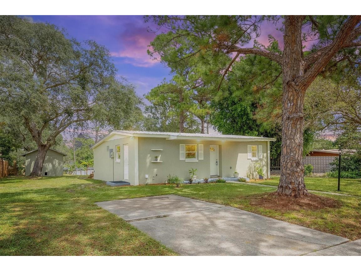 935 Vivian Terrace Deltona FL 32725 V4932449 image1