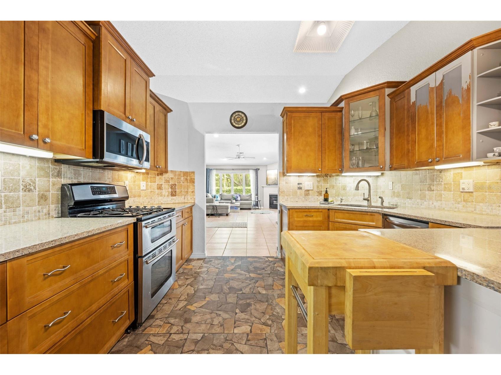 9354 Mississippi Run Weeki Wachee FL 34613 TB8519467 image23