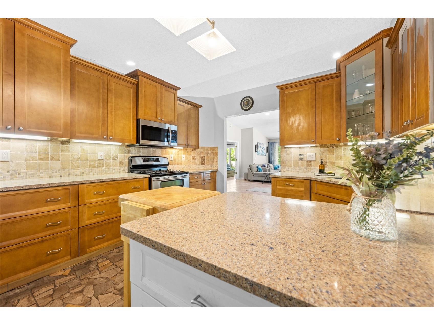9354 Mississippi Run Weeki Wachee FL 34613 TB8519467 image25