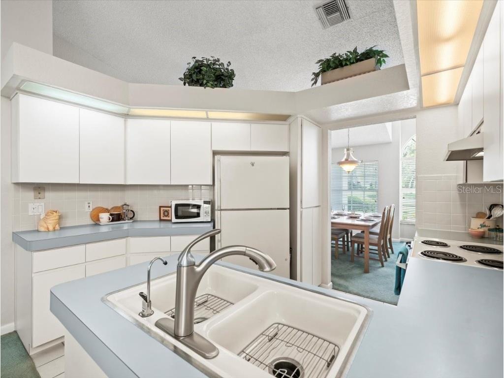 9355 French Quarters Circle Weeki Wachee FL 34613 W7874959 image23