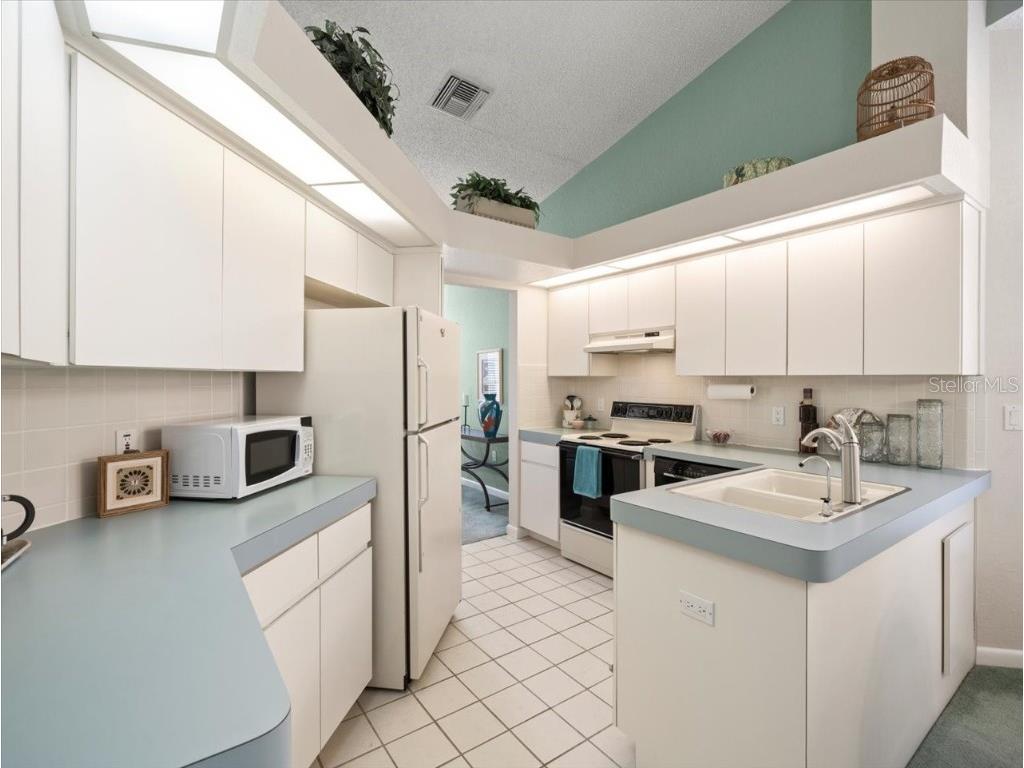 9355 French Quarters Circle Weeki Wachee FL 34613 W7874959 image24