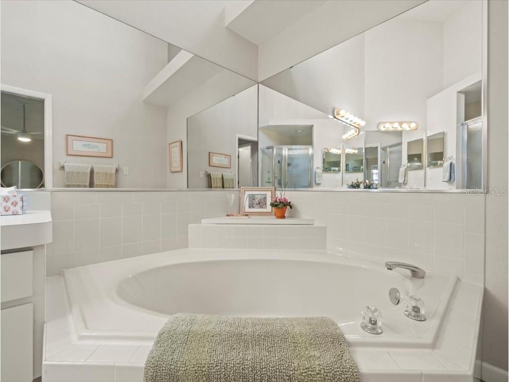 9355 French Quarters Circle Weeki Wachee FL 34613 W7874959 image33