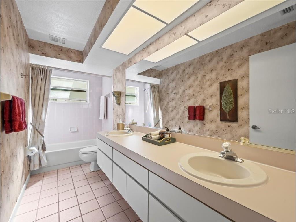 9355 French Quarters Circle Weeki Wachee FL 34613 W7874959 image37