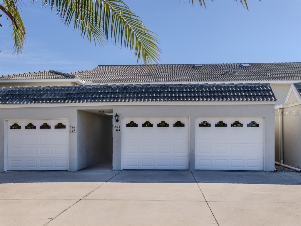 936 Capri Isles Boulevard #102 Venice FL 34292 N6141578 image3