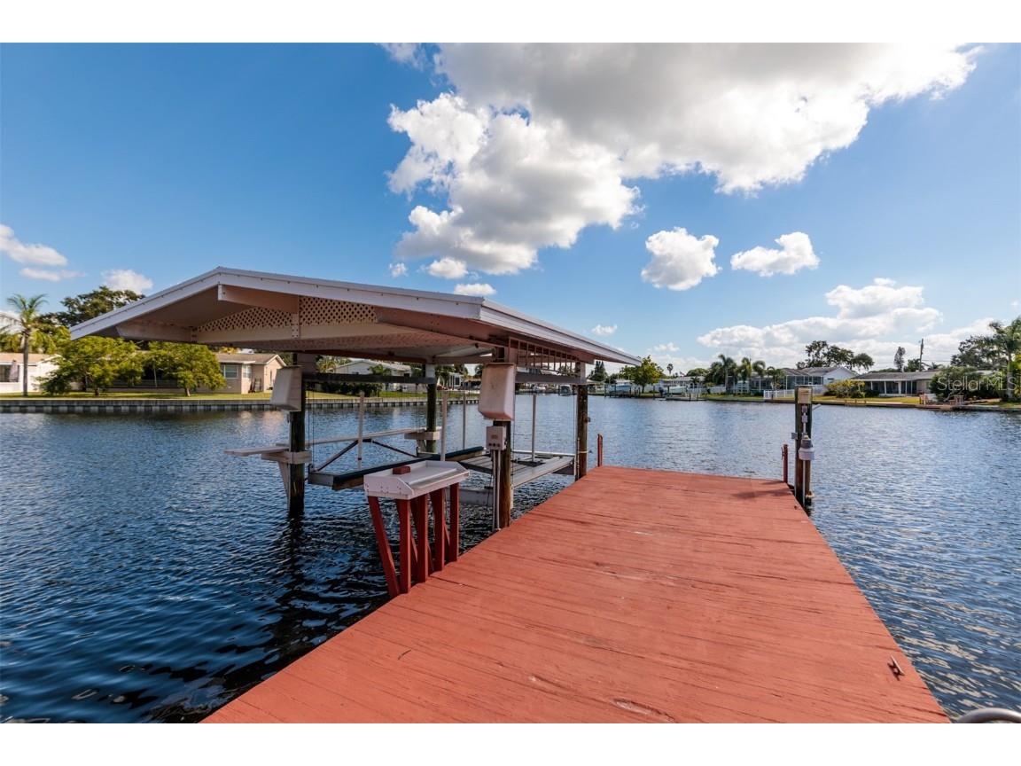 9373 1st Street NE Saint Petersburg FL 33702 U8218597 image1