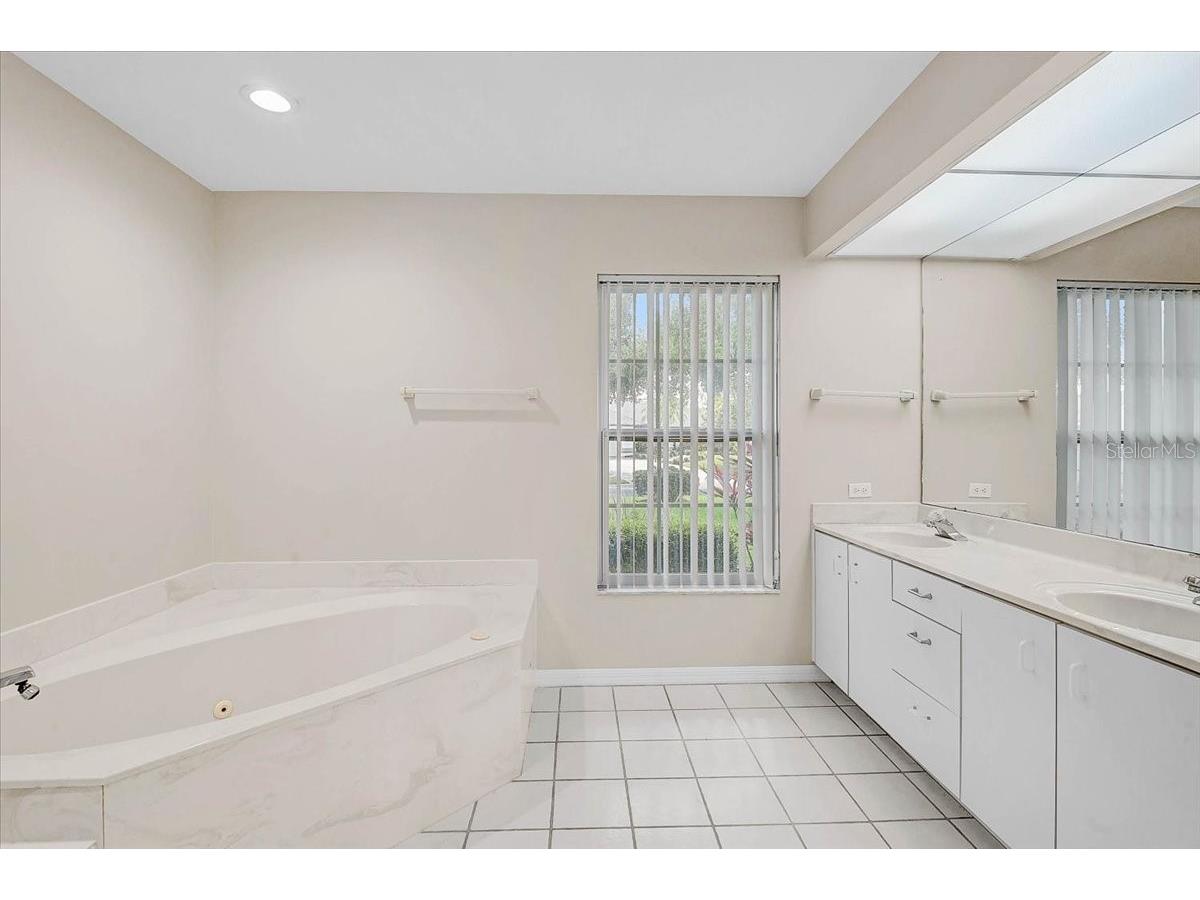 938 S Doral Lane Venice FL 34293 A4694353 image7
