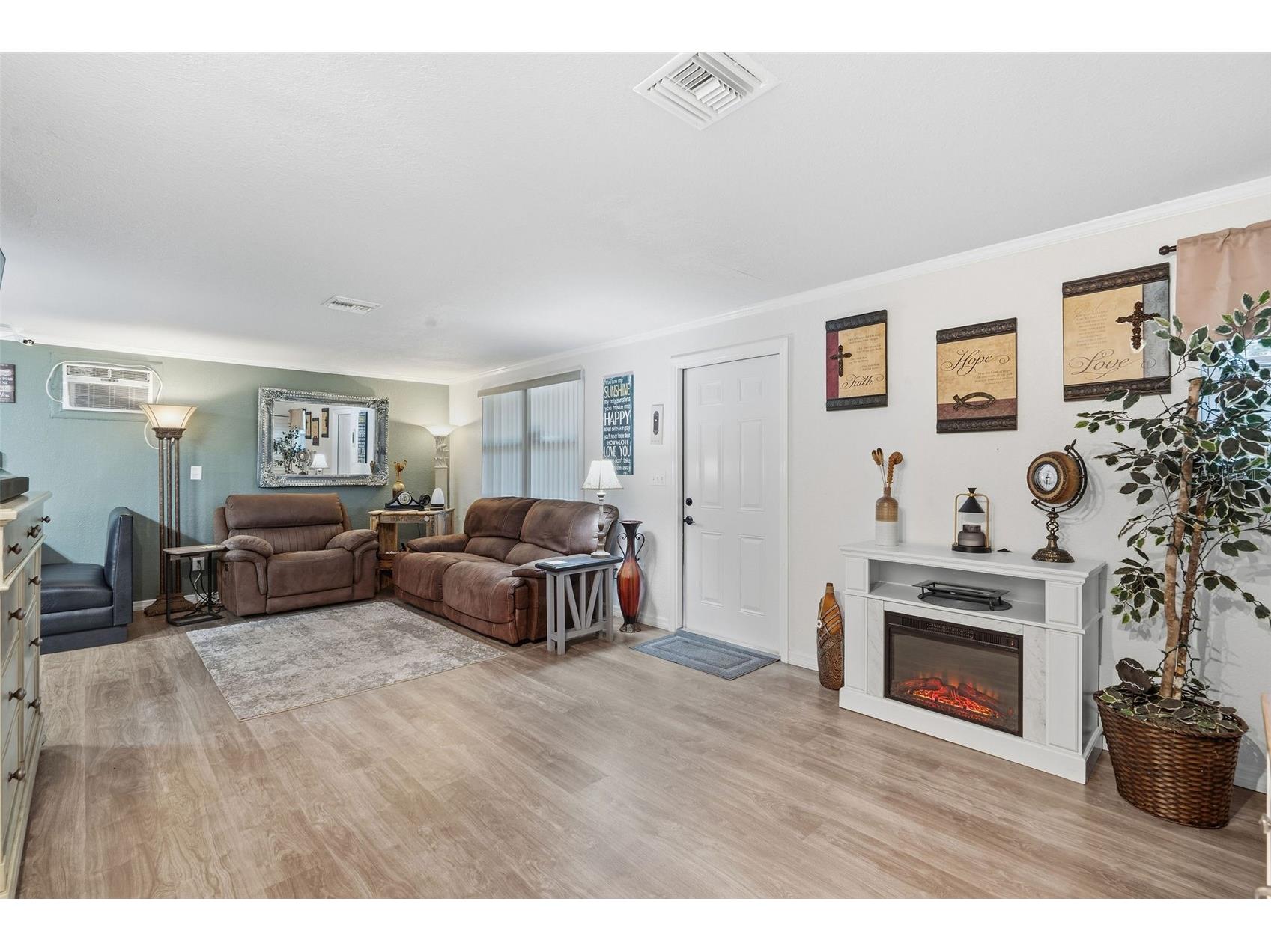 9381 Rosa Street Spring Hill FL 34608 W7883349 image3