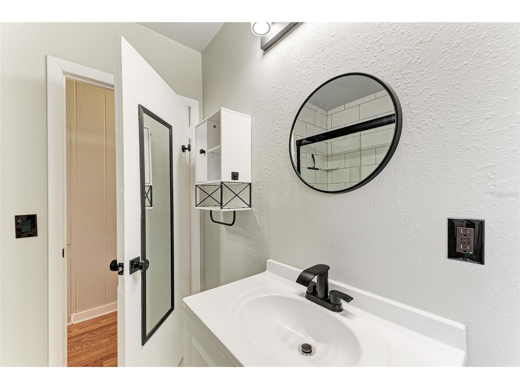 939 N Lockwood Ridge Road Sarasota FL 34237 A4693769 image14
