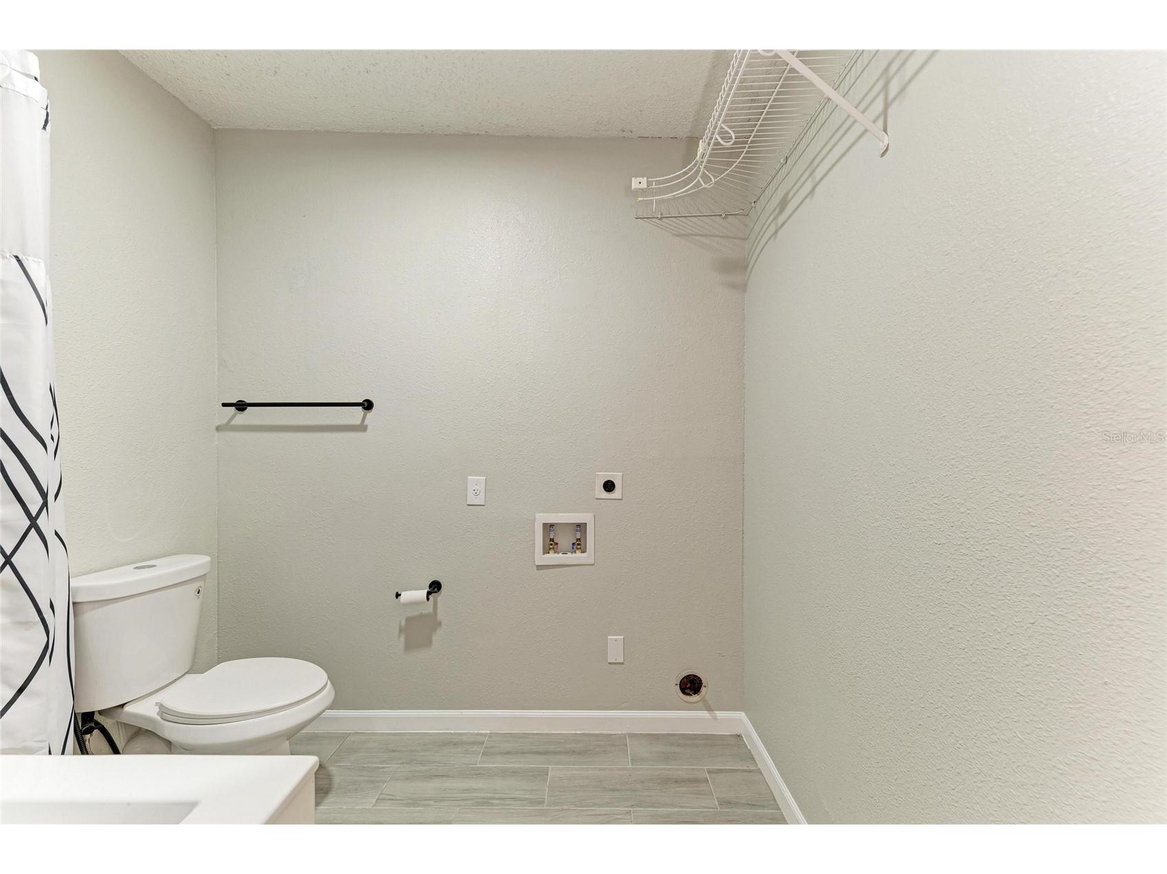 939 N Lockwood Ridge Road Sarasota FL 34237 A4693769 image19