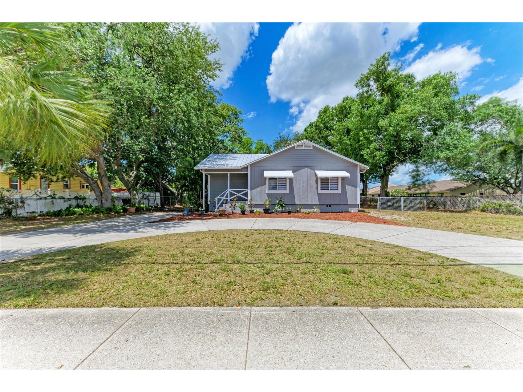 939 N Lockwood Ridge Road Sarasota FL 34237 A4693769 image2