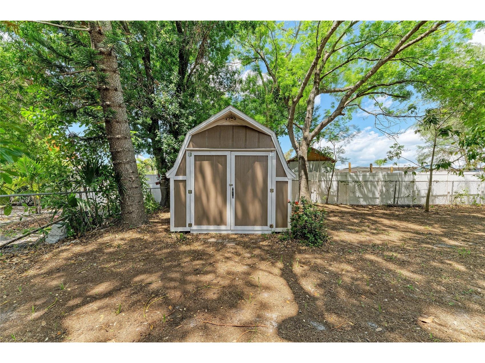 939 N Lockwood Ridge Road Sarasota FL 34237 A4693769 image21