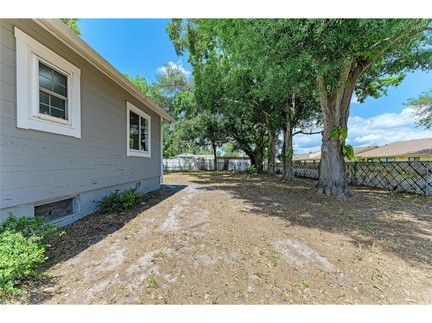 939 N Lockwood Ridge Road Sarasota FL 34237 A4693769 image24