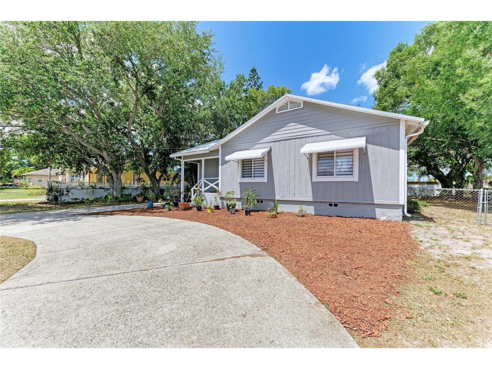 939 N Lockwood Ridge Road Sarasota FL 34237 A4693769 image3