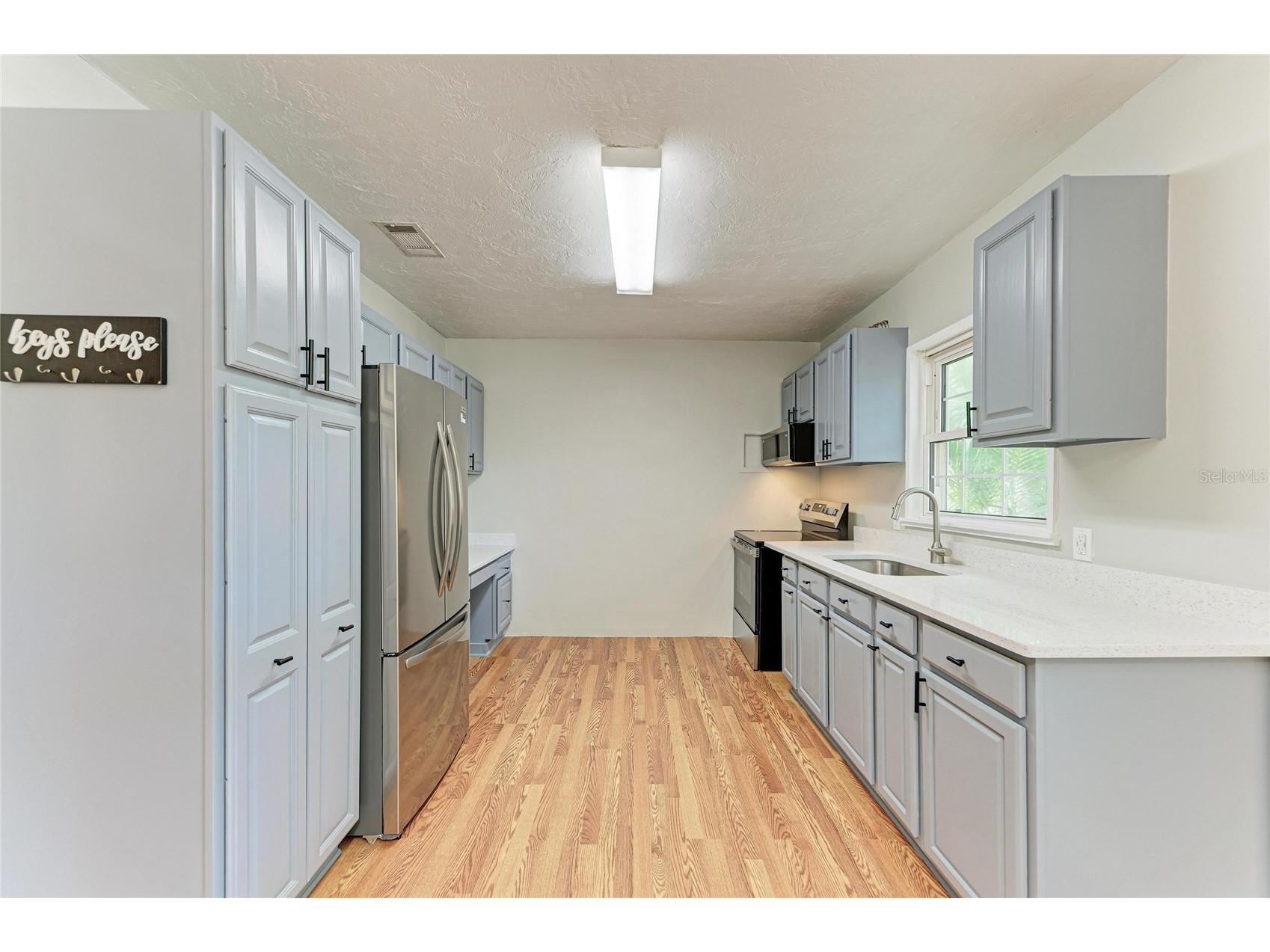 939 N Lockwood Ridge Road Sarasota FL 34237 A4693769 image7