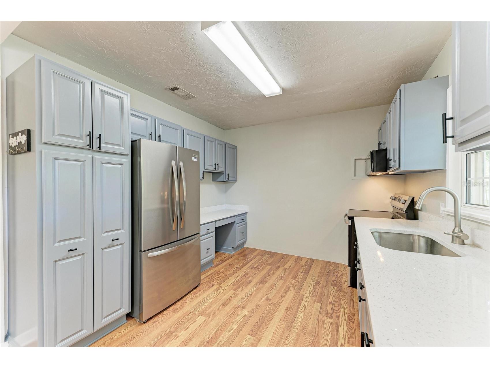 939 N Lockwood Ridge Road Sarasota FL 34237 A4693769 image8