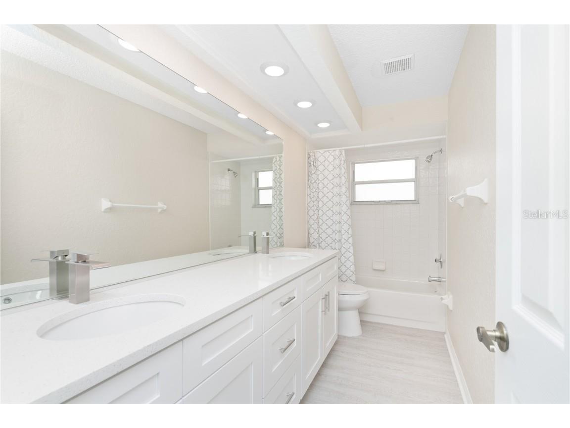 9390 Mississippi Run Weeki Wachee FL 34613 TB8449571 image32