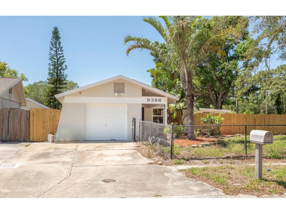 9396 89th Way Seminole FL 33777 W7863354 image1