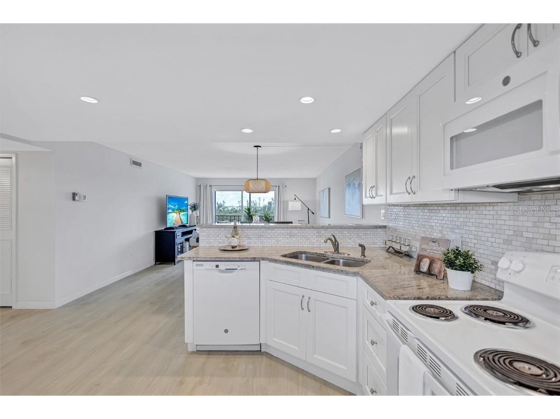 9397 Midnight Pass Road #505 Sarasota FL 34242 - INTERCOASTAL WATERWAY A4664397 image8