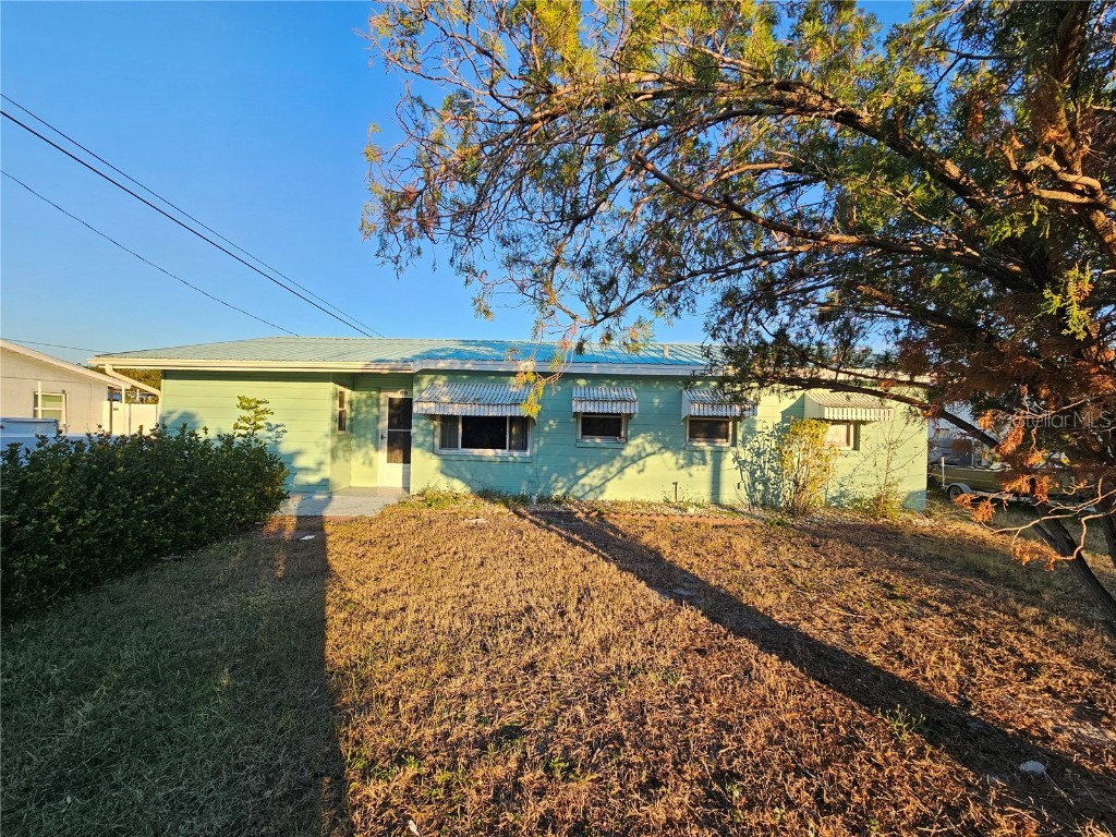 9399 Sun Isle Drive NE Saint Petersburg FL 33702 TB8338163 image1