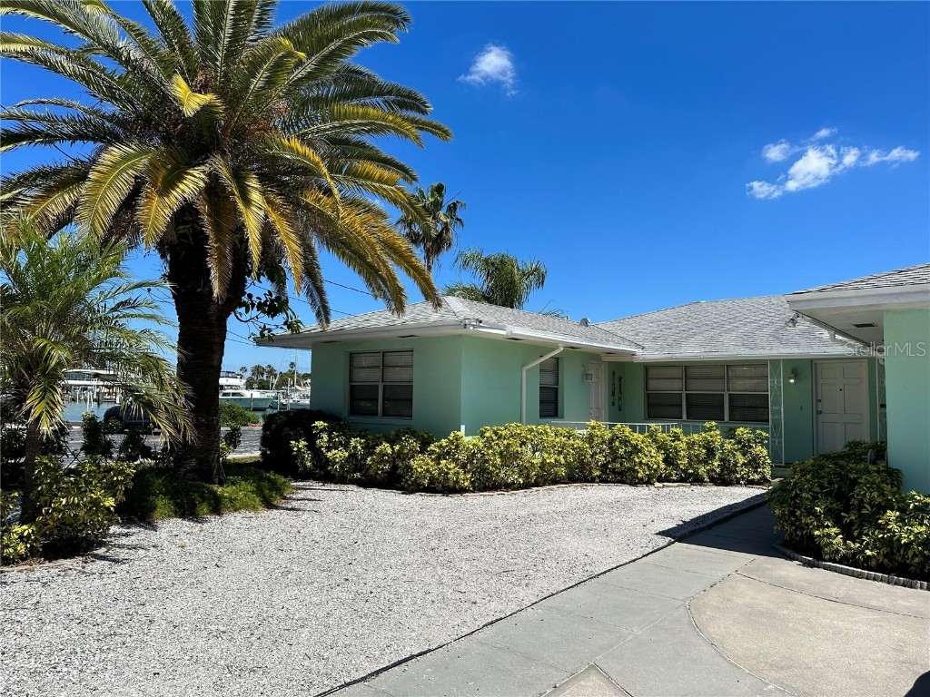 94 Devon Drive Clearwater Beach FL 33767 - CLEARWATER HARBOUR T3434244 image1