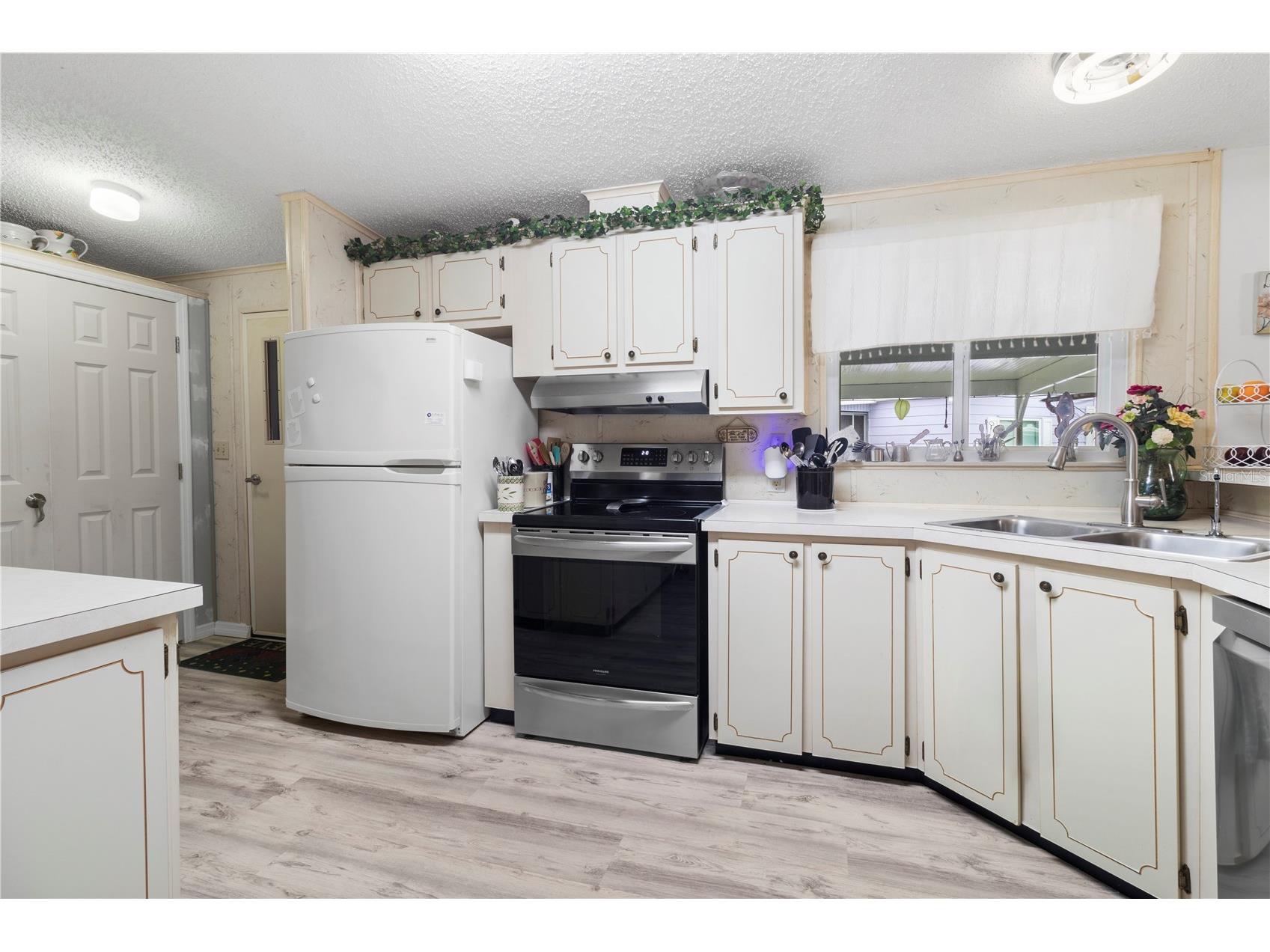 94 Meadow Circle Ellenton FL 34222 A4684379 image16