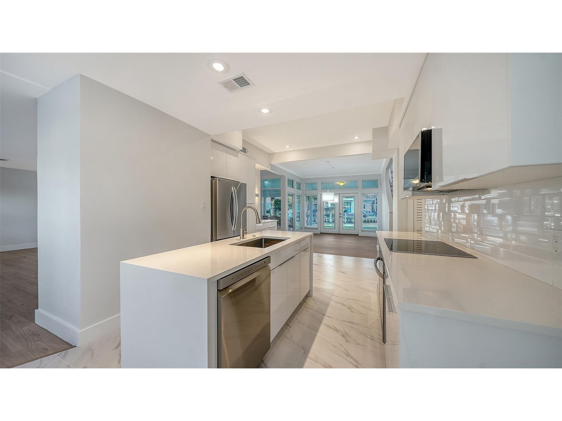 940 Alameda Way Sarasota FL 34234 - WHITAKER BAYOU A4683727 image8