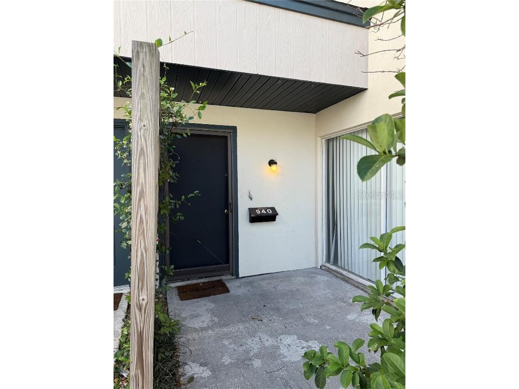 940 Byron Court #17C Sarasota FL 34243 A4647493 image1