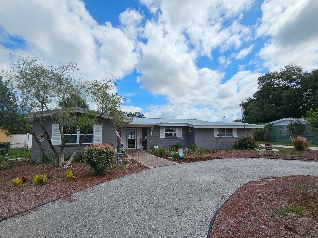 940 Oleander Drive SE Winter Haven FL 33880 P4930877 image1