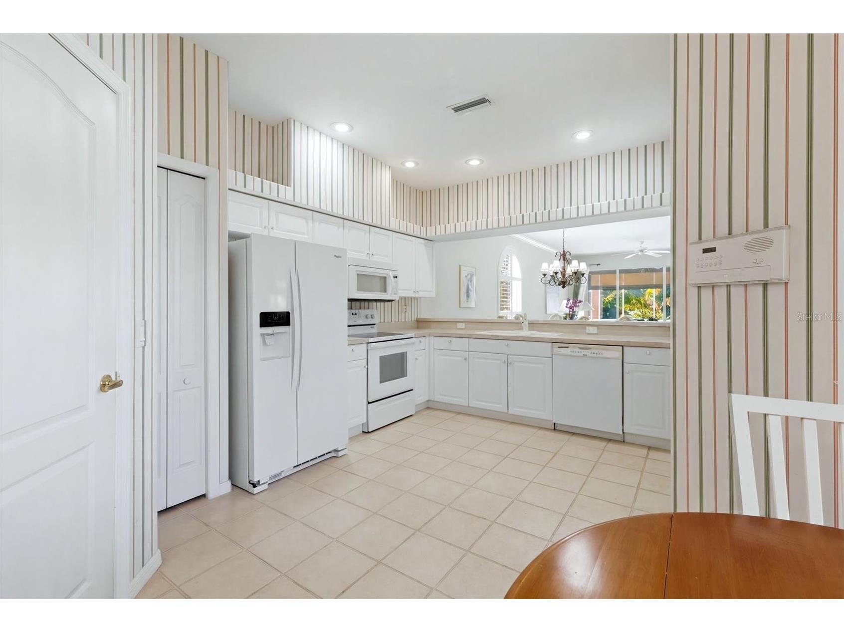 9402 Forest Hills Circle Sarasota FL 34238 A4697494 image10