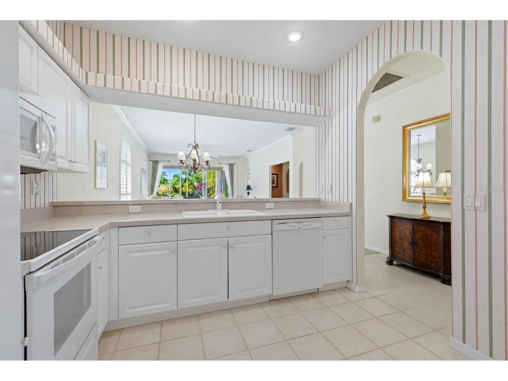 9402 Forest Hills Circle Sarasota FL 34238 A4697494 image21