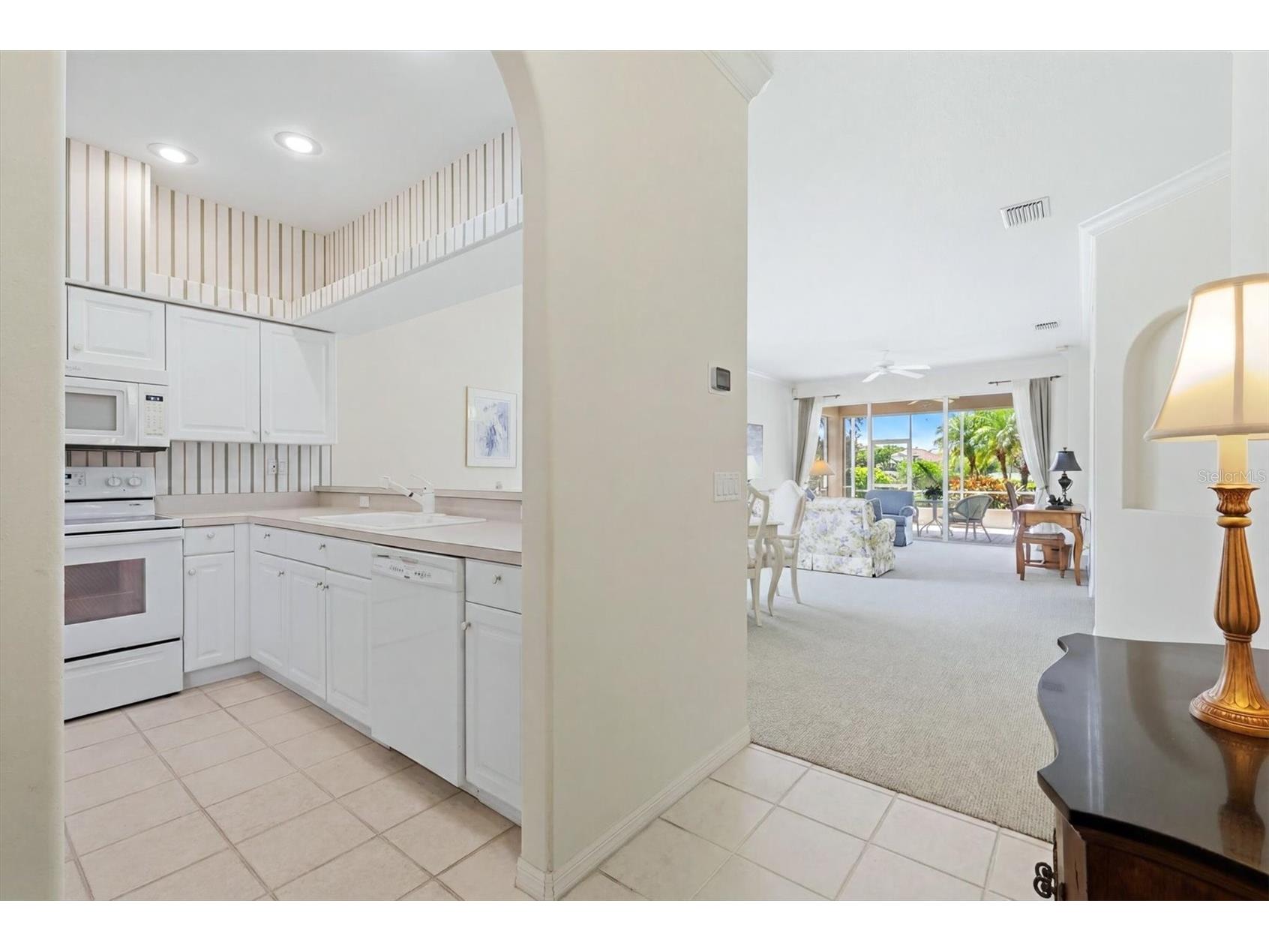 9402 Forest Hills Circle Sarasota FL 34238 A4697494 image7