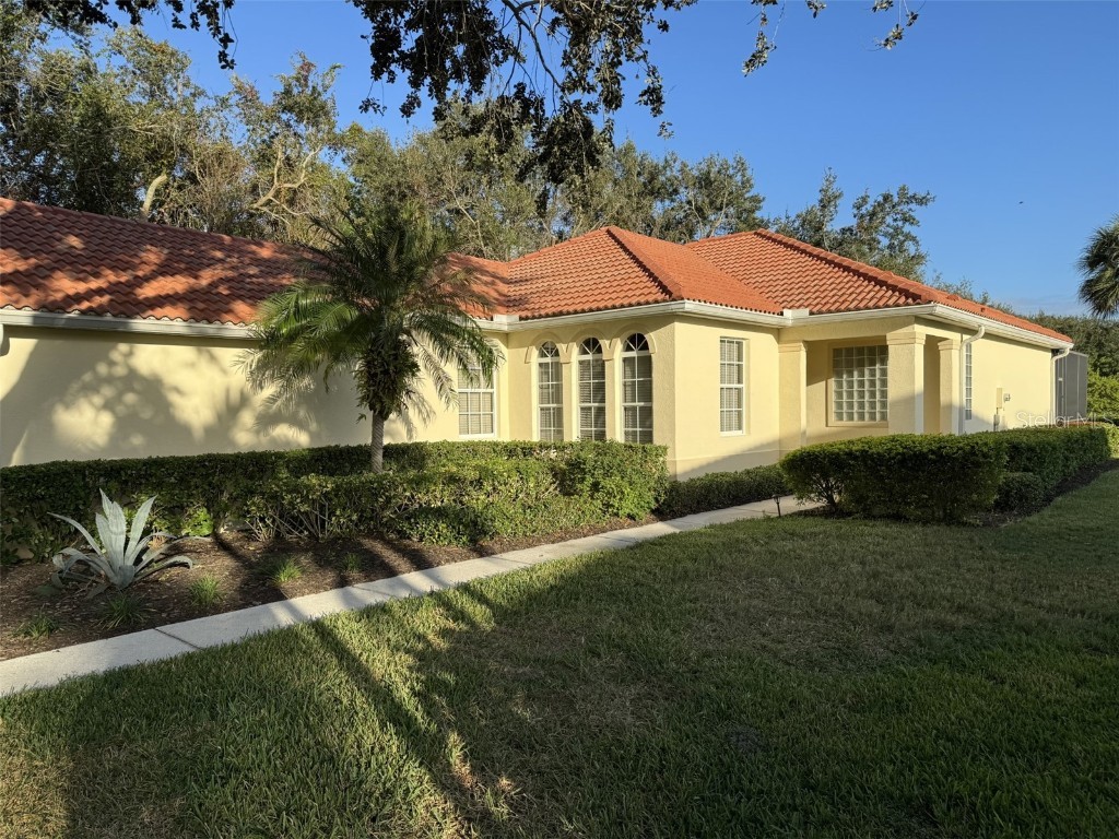 9405 Portside Terrace Bradenton FL 34212 - COMMUNITY POND A4590483 image1