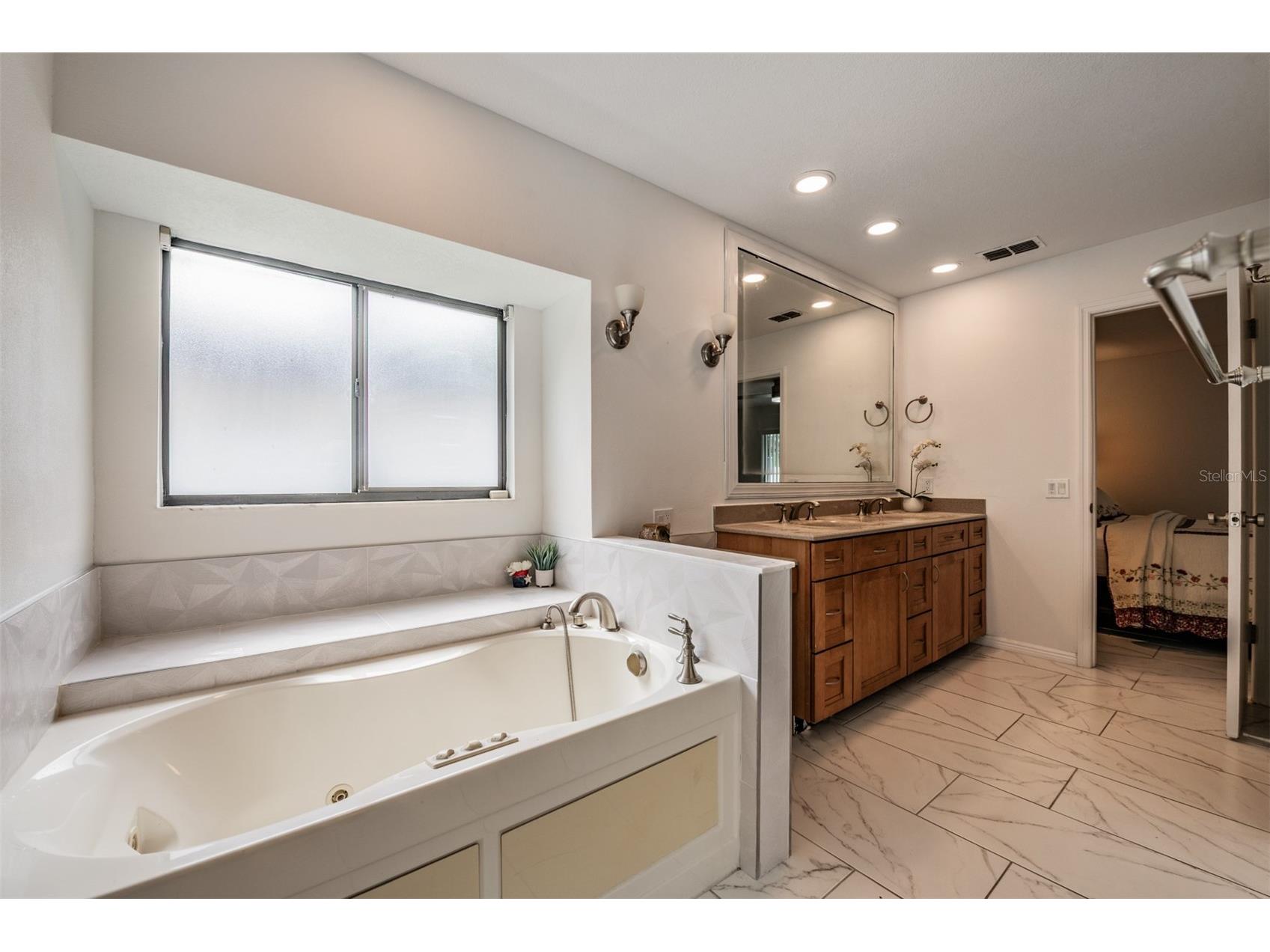 9407 Pebble Glen Avenue Tampa FL 33647 TB8496164 image16