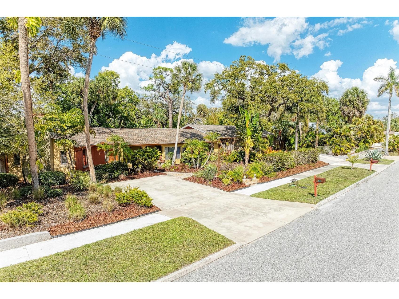 941 Virginia Drive Sarasota FL 34234 A4684540 image1