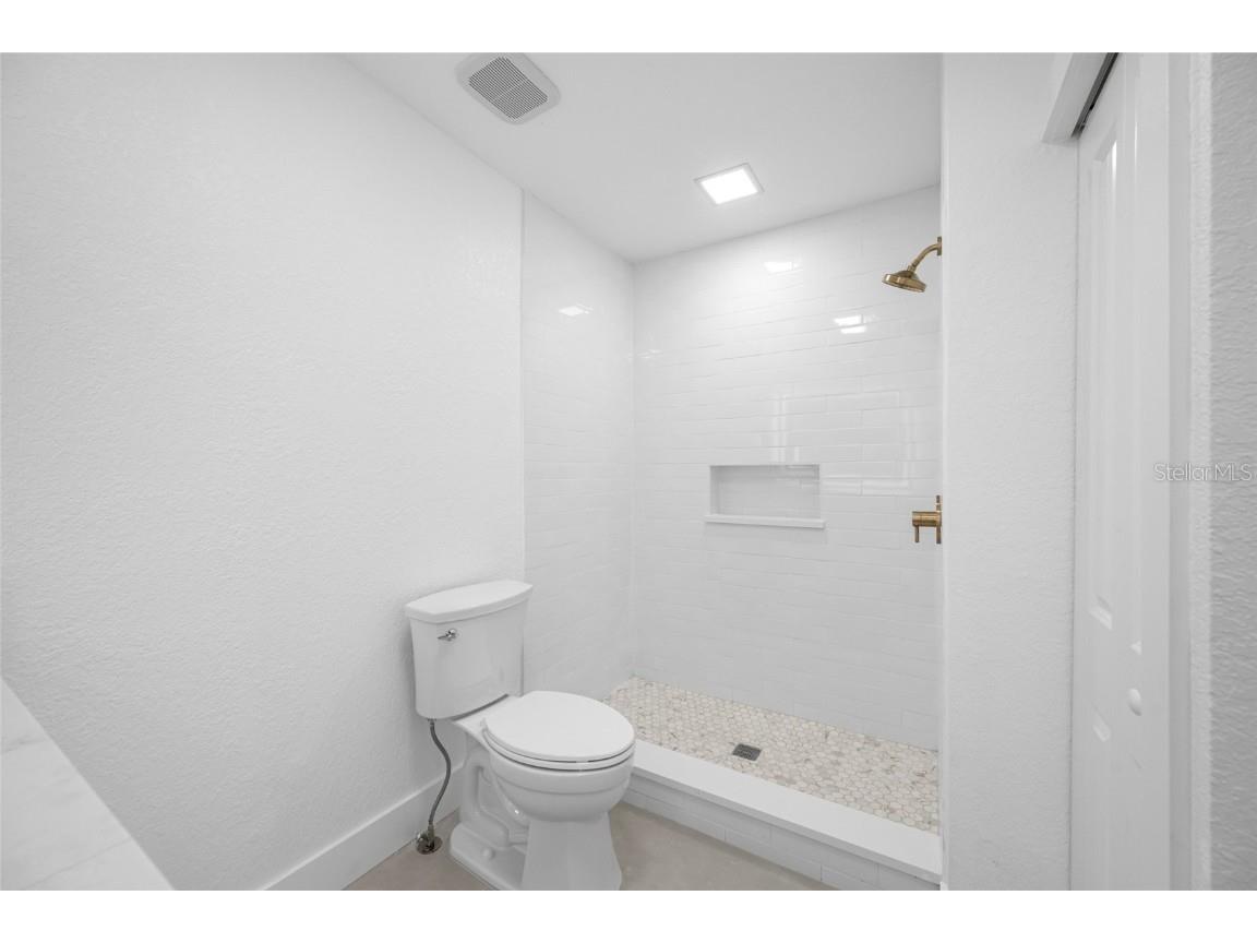 9410 Tara Cay Court #15 Seminole FL 33776 TB8430754 image38