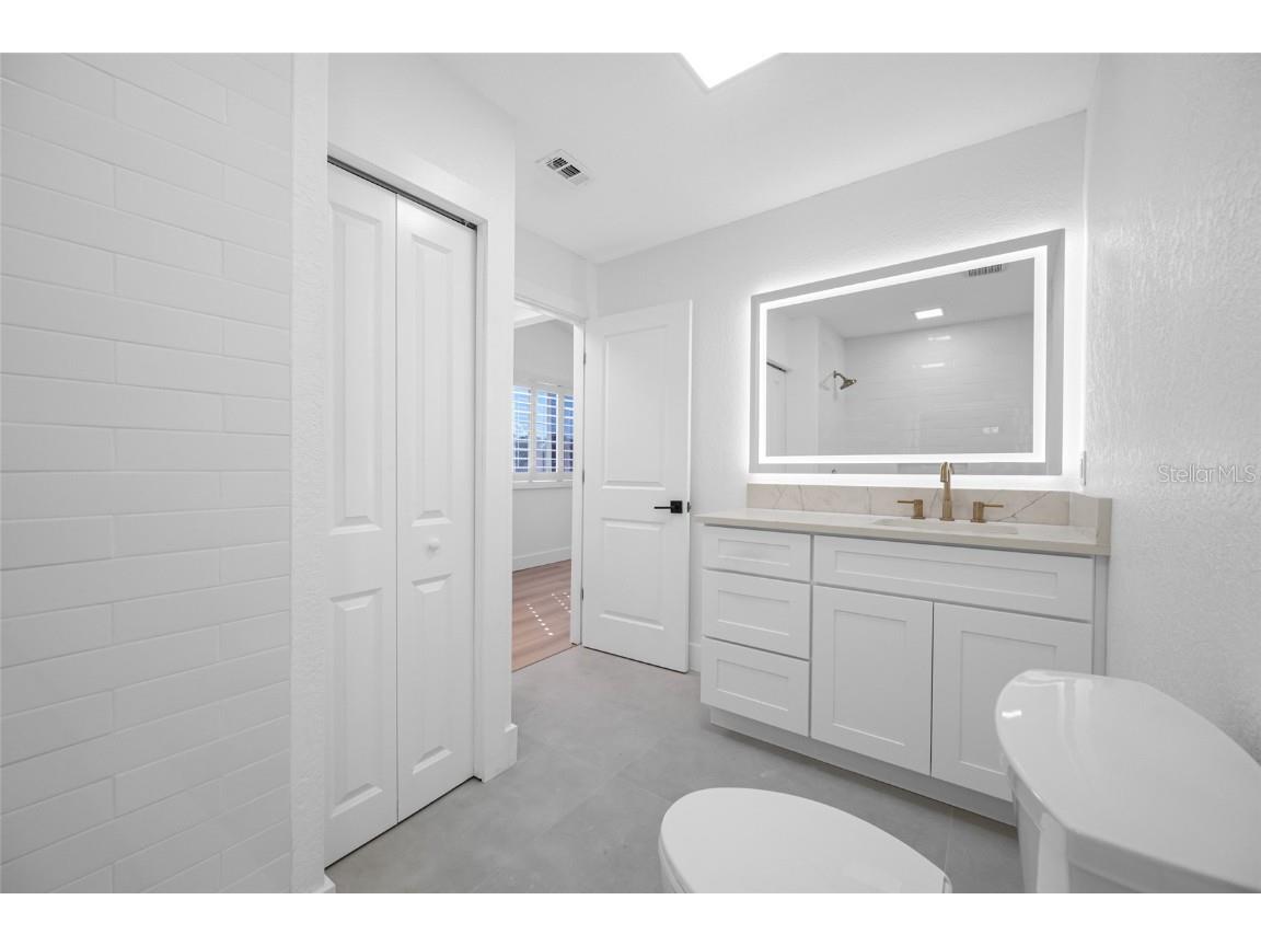 9410 Tara Cay Court #15 Seminole FL 33776 TB8430754 image40