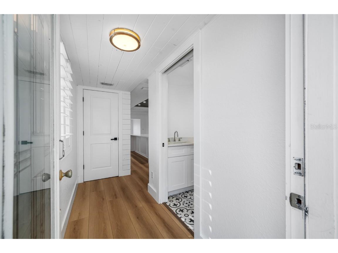 9410 Tara Cay Court #15 Seminole FL 33776 TB8430754 image8