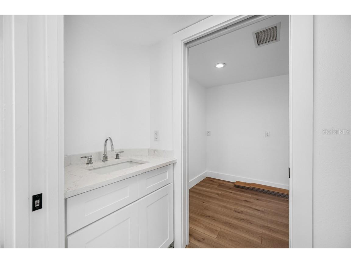 9410 Tara Cay Court #15 Seminole FL 33776 TB8430754 image9