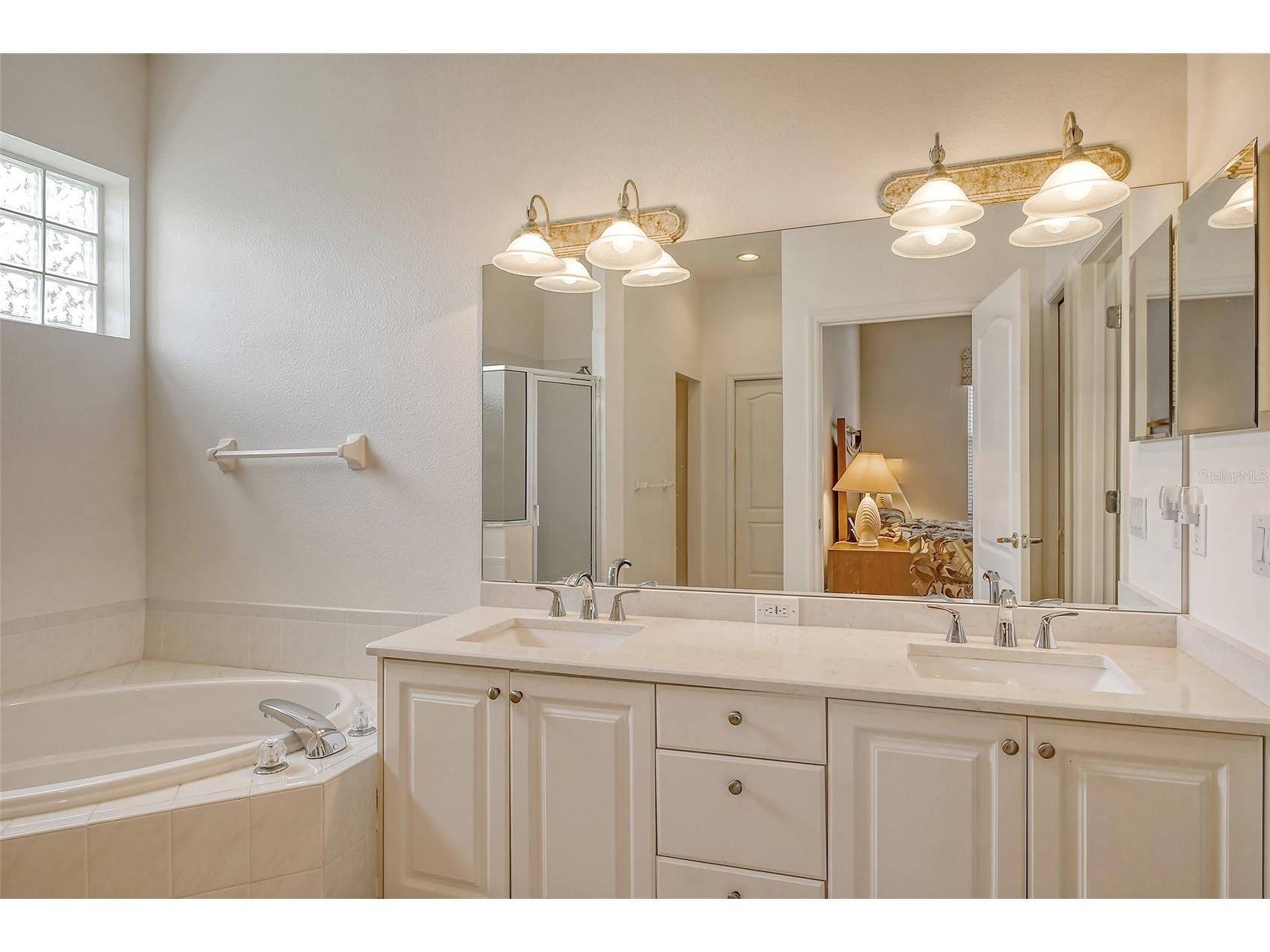 9411 Forest Hills Circle Sarasota FL 34238 A4683831 image20