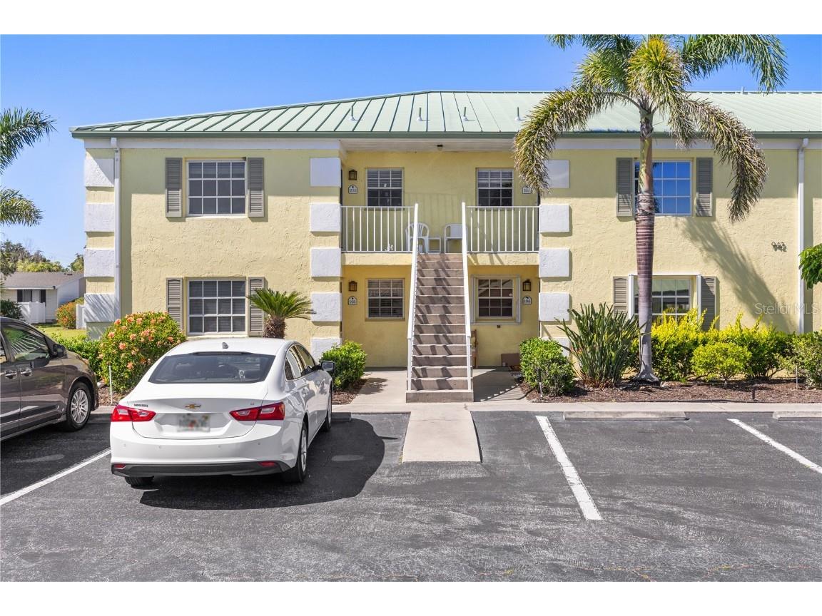 942 Capri Isles Boulevard #105 Venice FL 34292 N6141507 image2