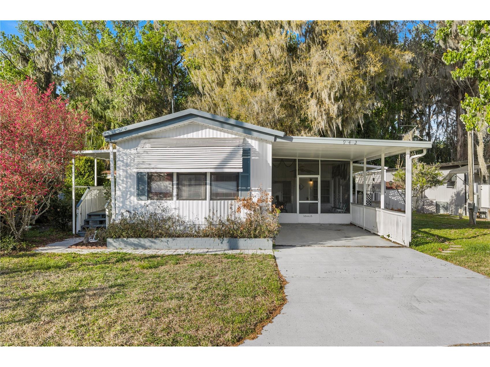 942 Cr 461 Lake Panasoffkee FL 33538 OM720891 image1