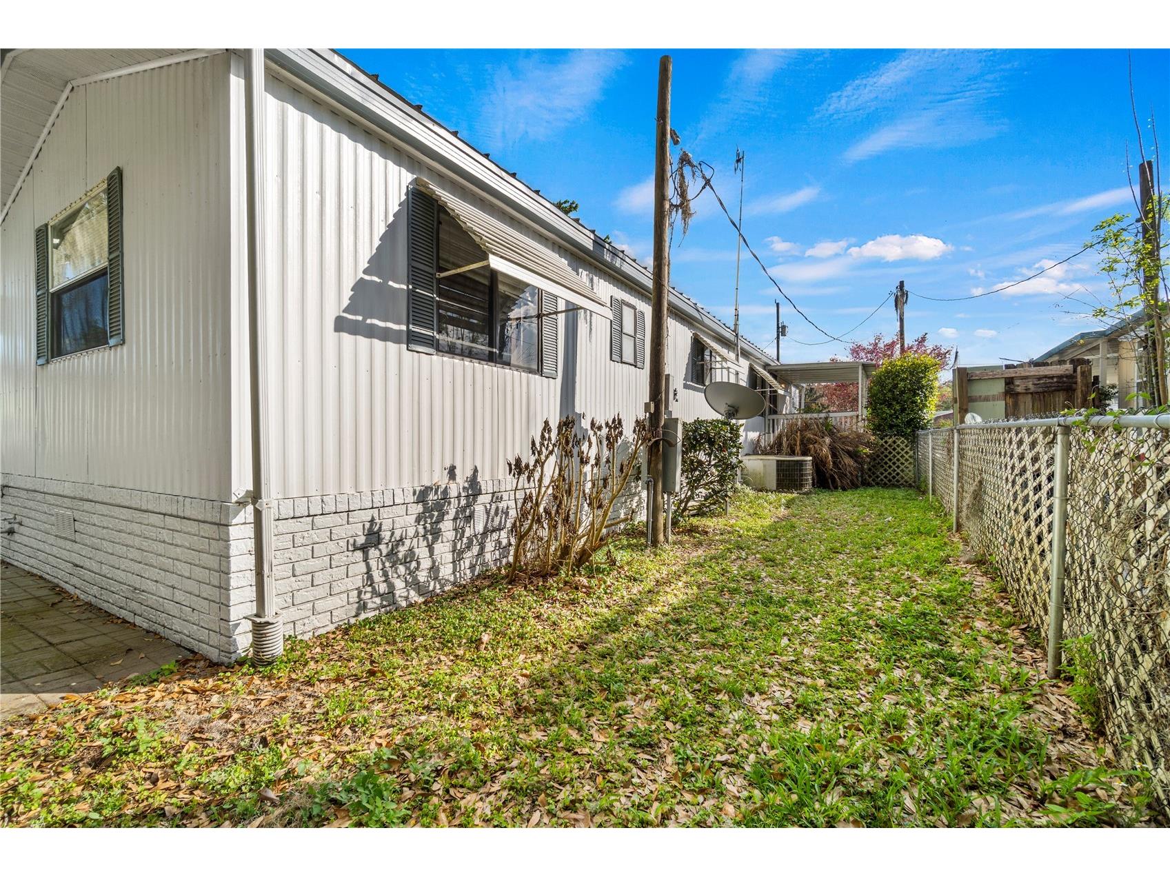 942 Cr 461 Lake Panasoffkee FL 33538 OM720891 image26