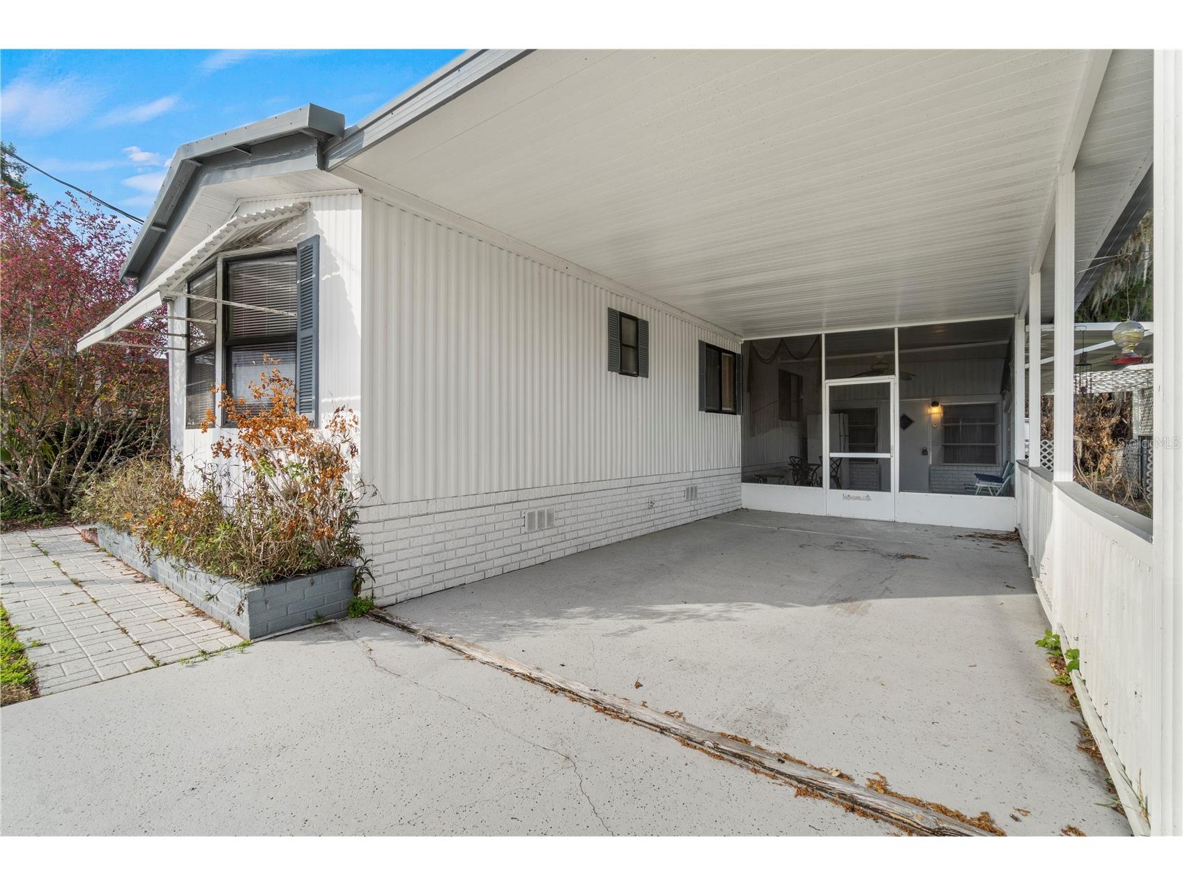 942 Cr 461 Lake Panasoffkee FL 33538 OM720891 image32